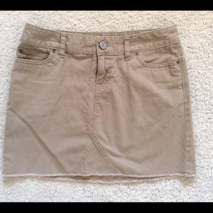 Gap 100% cotton mini skirt
Size 1 Khaki